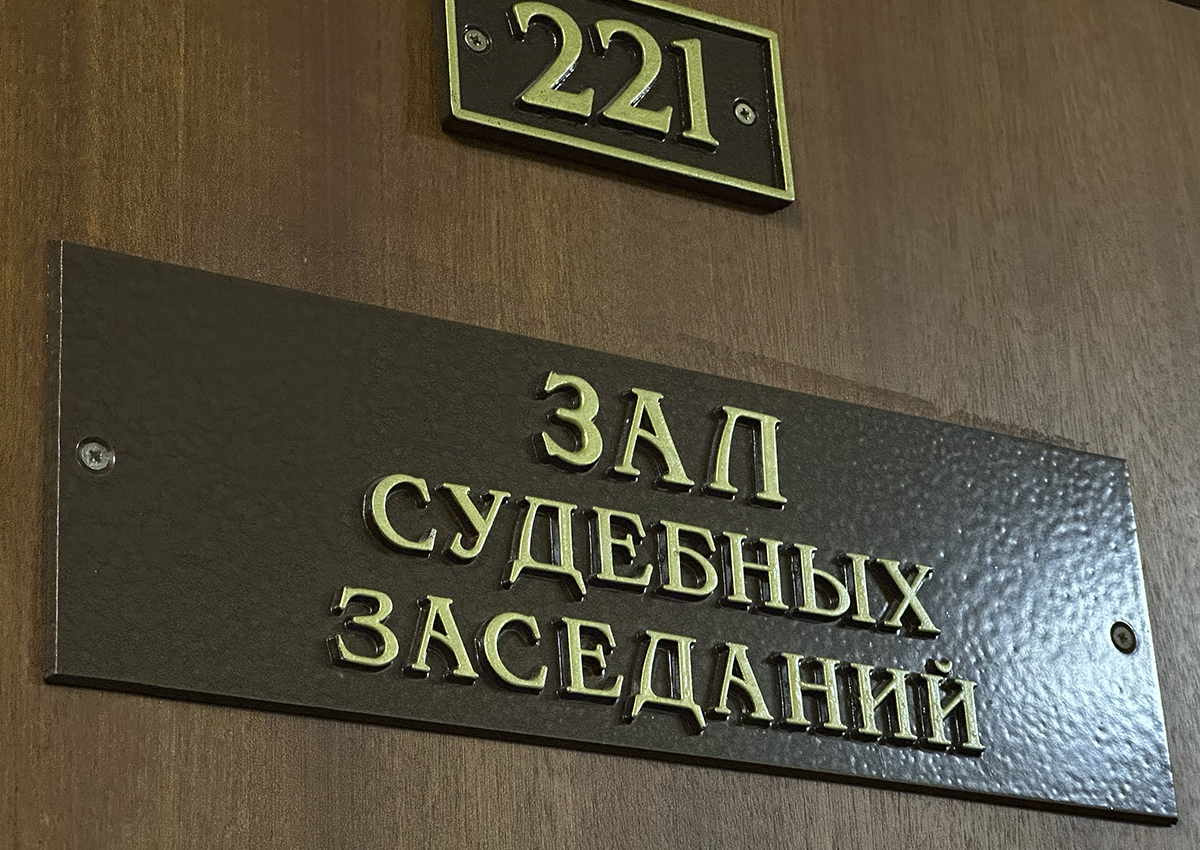 В Тюмени суд разбирался, вправе ли УК публично называть жителя аферистом