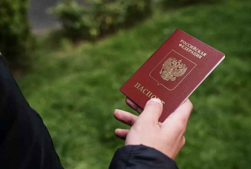 В Нижнем Новгороде суд отказал местному жителю сфотографироваться на загранпаспорт в дуршлаге 