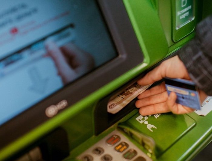 Как списать долги с «пустой» банковской карты? Сбербанк справится легко