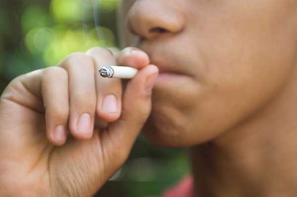 Родителей будут наказывать за курение детей