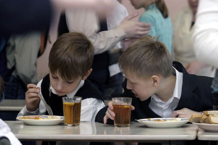 В Волгоградской области родители просят убрать дискриминацию в питании для льготных и нельготных категорий школьников 