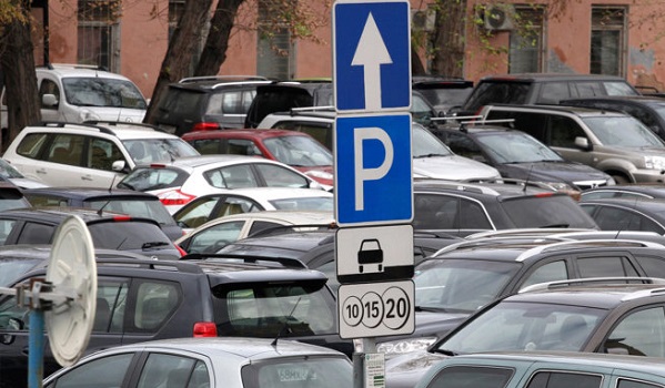 Платные парковки возле социальных объектов запретят