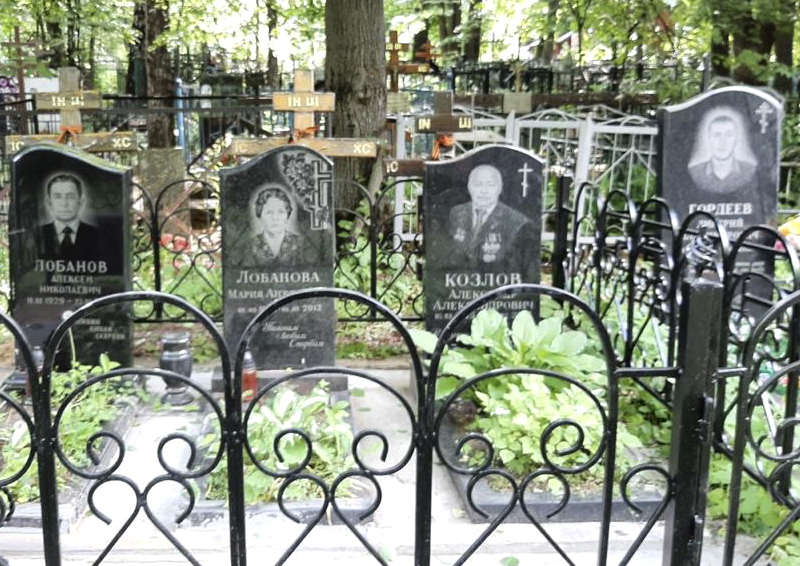 В ГУРБ Московской области назвали способы ухода за могилами близких
