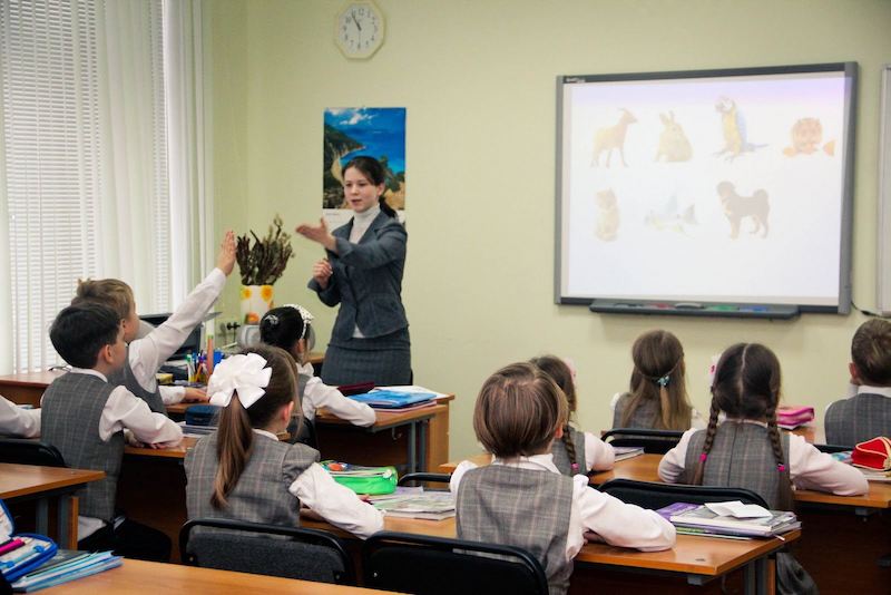 Преподавание учителей в российских школах предлагают оценивать на соответствие Конституции РФ