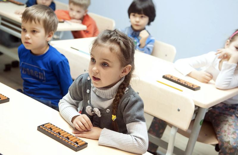В России разработана программа для работы педагогов с детьми-билингвами 