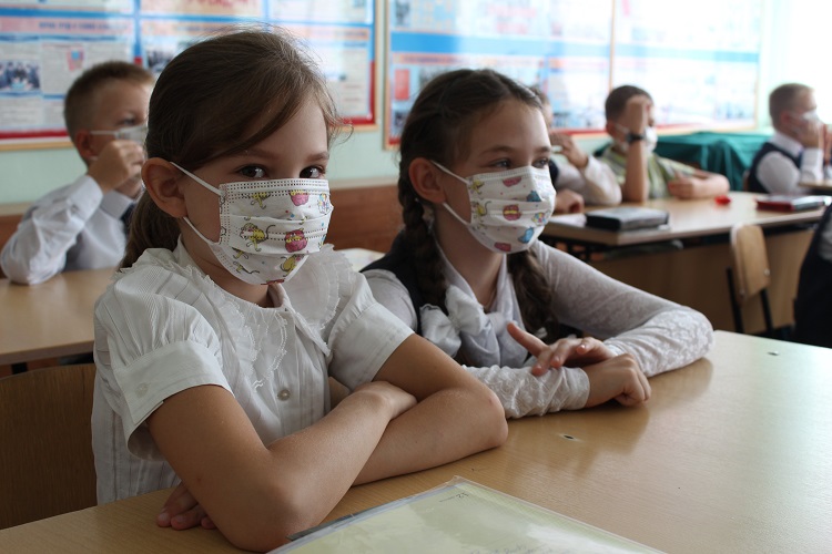 В Москве учеников 1-5 классов переводят на удаленку. Могут ли родители выбрать иной формат обучения?