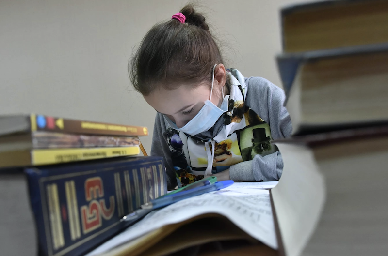 Школьники Москвы остаются на дистанционном образовании до 6 декабря