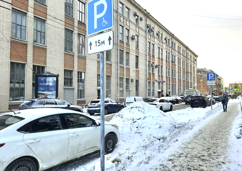 Петербуржцы просят Беглова решить проблему заваленной снегом парковки для инвалидов на Херсонской улице