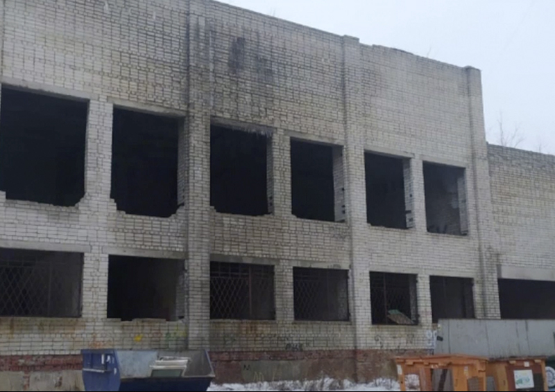 Недостроенное здание на территории школы Тамбова вызывает опасения