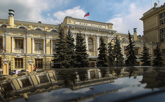 Банк России: с 1 июля просроченные банковские карты не будут обслуживаться