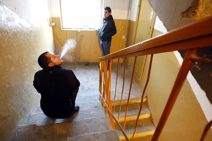 Как защитить себя от курильщиков в многоквартирном доме