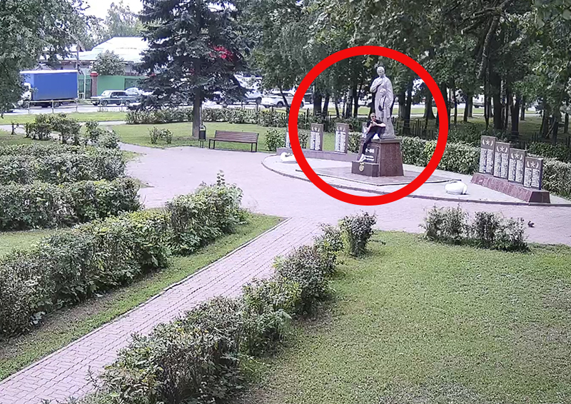 Танцующий у памятника в Балашихе подросток попал на камеру системы «Безопасный регион»