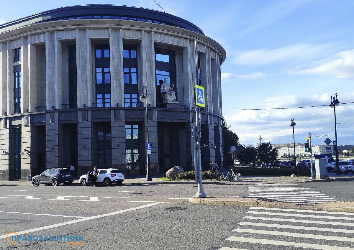 В споре вокруг исторического здания Петербурга появилась новая стопка документов