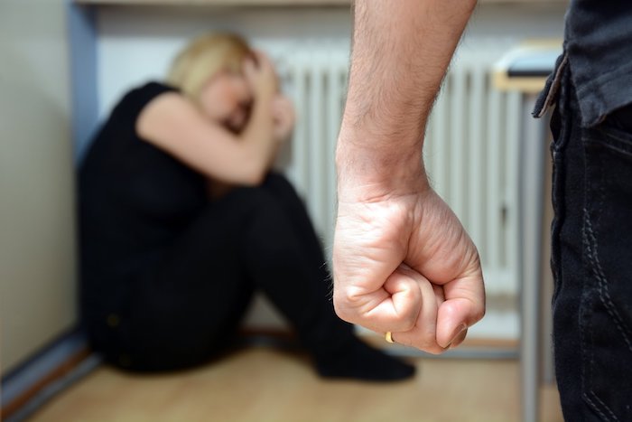 «Иди домой, суп вари»: на RTVI обсудили проблемы домашнего насилия