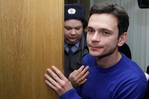 Мосгорсуд оставил Илью Яшина под арестом