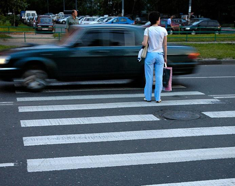 Водитель потребовал облегчить правила проезда пешеходных переходов