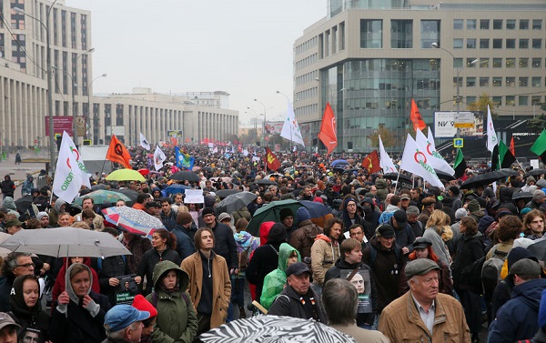 Более 20 тыс. человек вышло на митинг «ОТПУСКАЙ!» на проспекте Сахарова в Москве