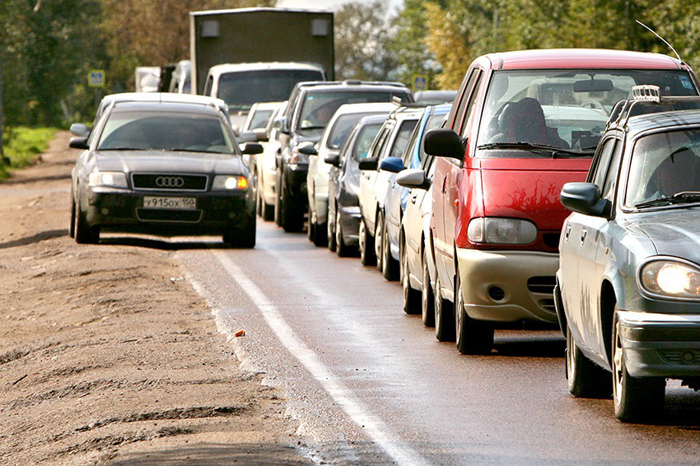 Верховный суд РФ подтвердил право водителей не уступать дорогу автомобилям, движущимся по обочине
