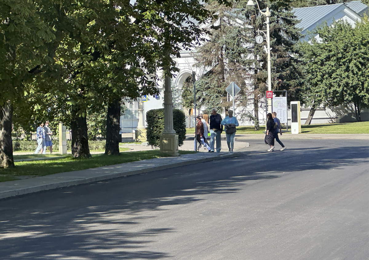 Может ли работодатель принудительно добавить в рабочий чат в мессенджере