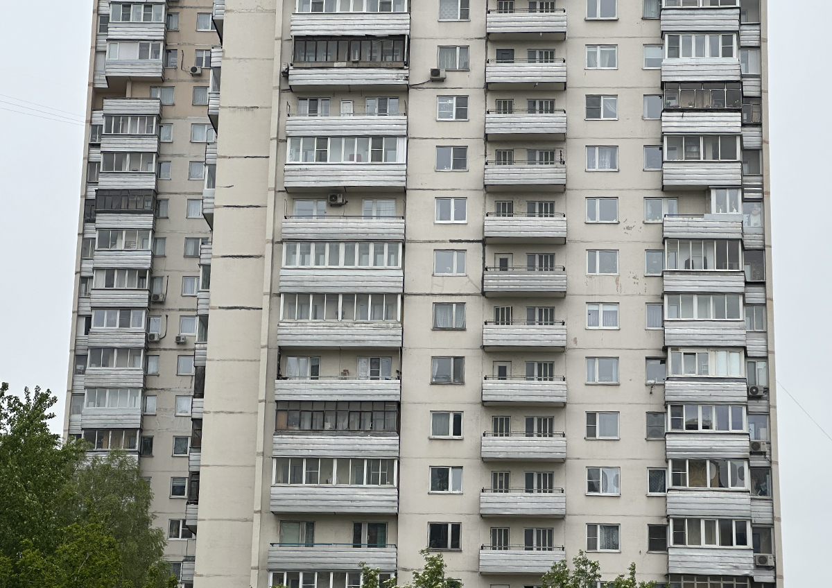 Для перепланировки квартиры нужно получить согласие всех жильцов МКД