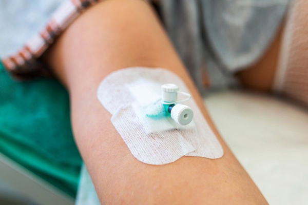 Больница заплатит пациенту 300 тысяч рублей за заражение ВИЧ 