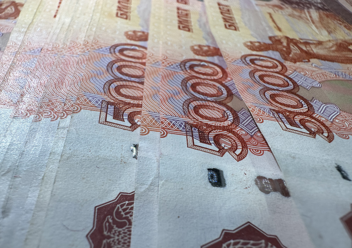 Верховный суд РФ взыскал ущерб с УК за падение кирпичей с дома на автомобиль
