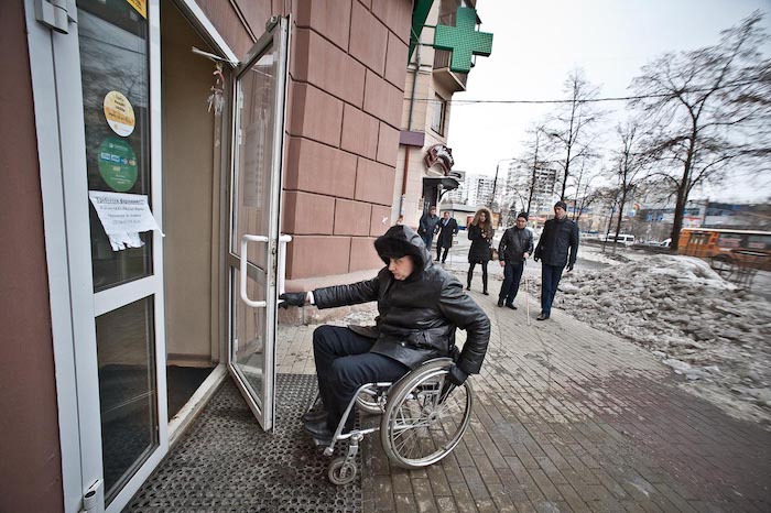 За дискриминацию лиц с ограниченными возможностями здоровья будут штрафовать на 100 тысяч рублей 