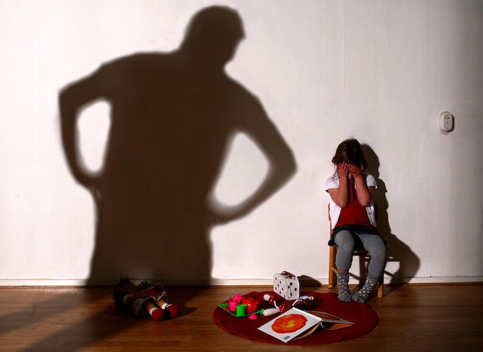 Как защитить ребенка в семье от насилия?