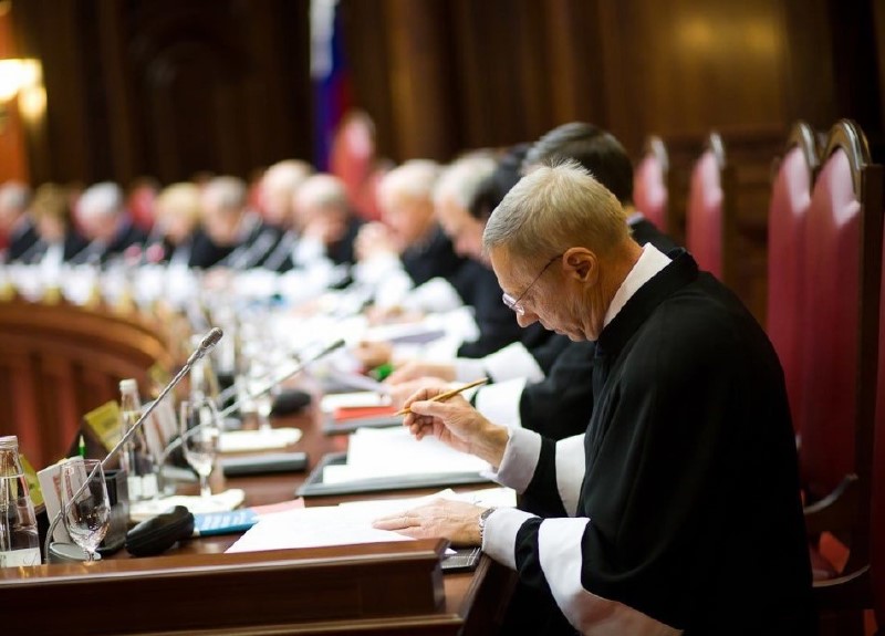 Поправки к Конституции усложнят обращение граждан в КС РФ