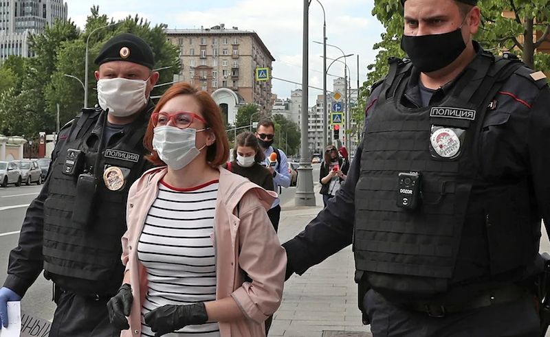В Госдуме предложили разрешить проведение митингов при наличии масок у его участников